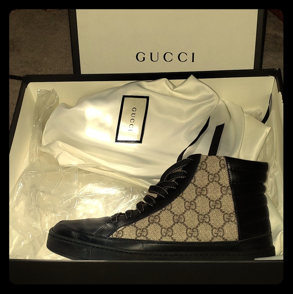 MENS BLACK GUCCI SHOES (Size 9)